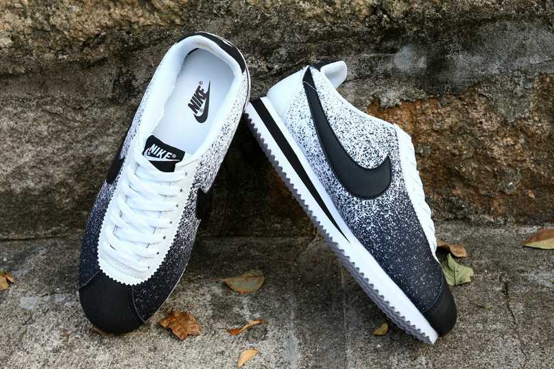 nike cortez 2014 vente la depollution baskets 2014 Degrade Blanc Noir boutique en ligne